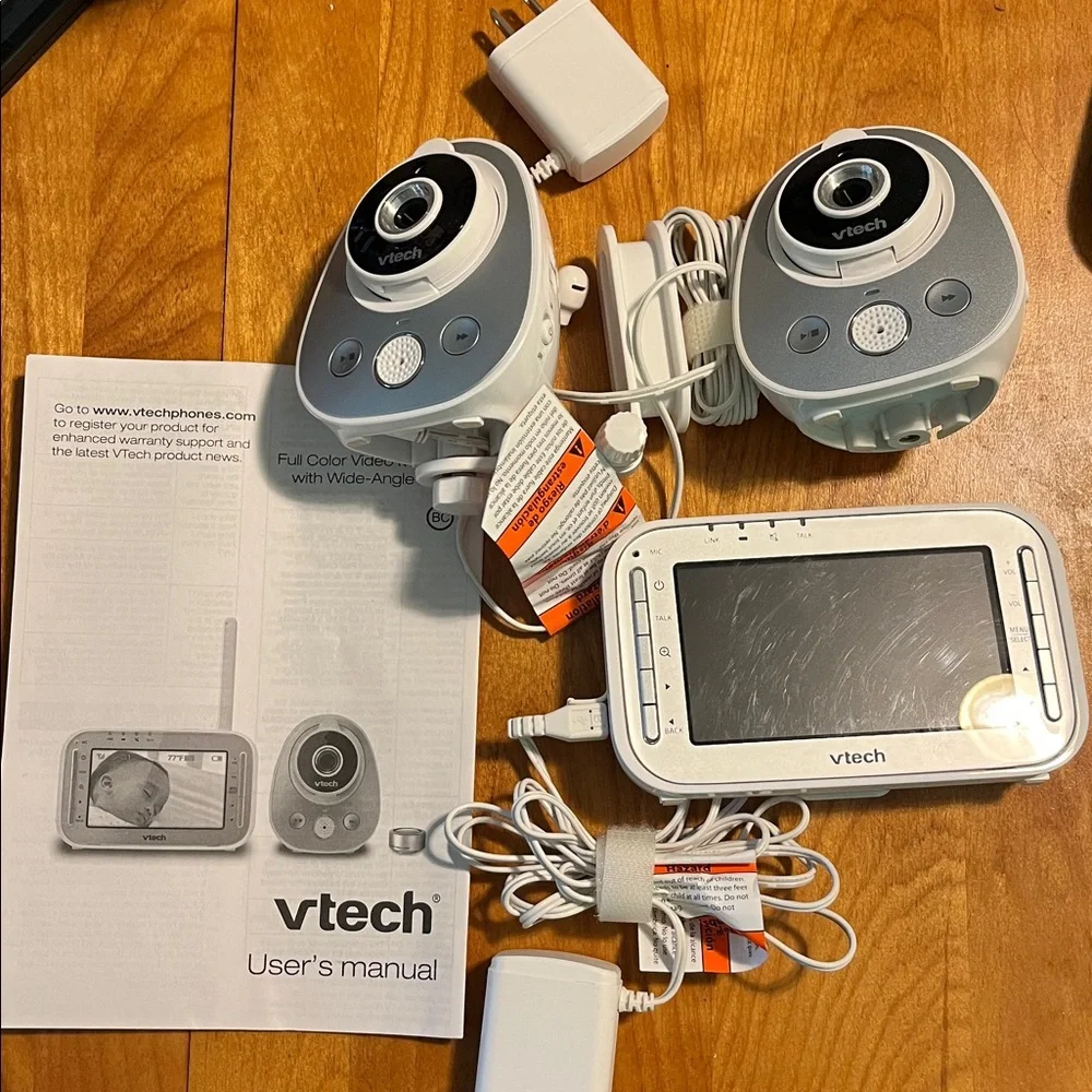 2-Camera Video Monitor in White and Gray - Panoramic View